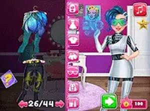 Blonde Princess Movie Star Adventure Dress Up Game